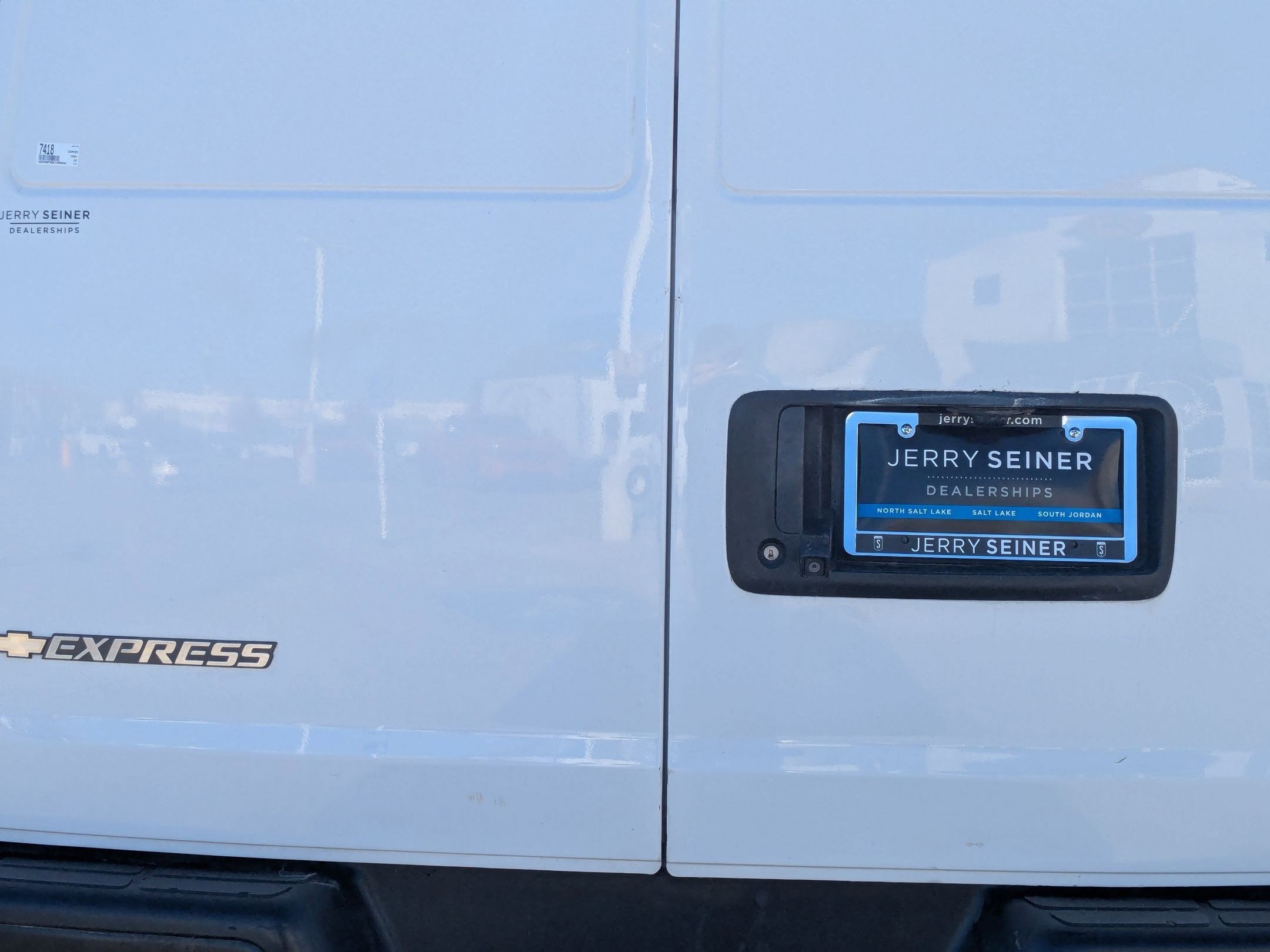 Used 2019 Chevrolet Express 3500 w/ Driver Convenience Package image 13