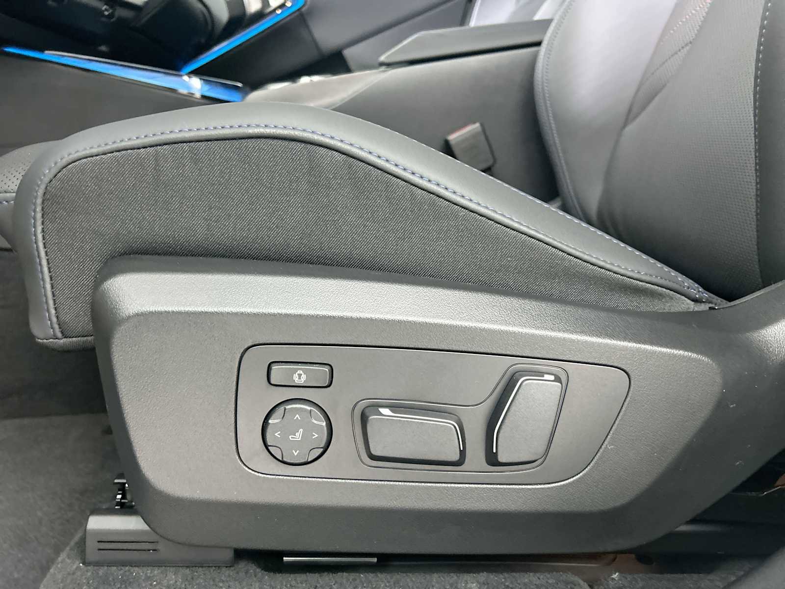 New 2026 BMW X3 xDrive30 w/ Premium Package image 14