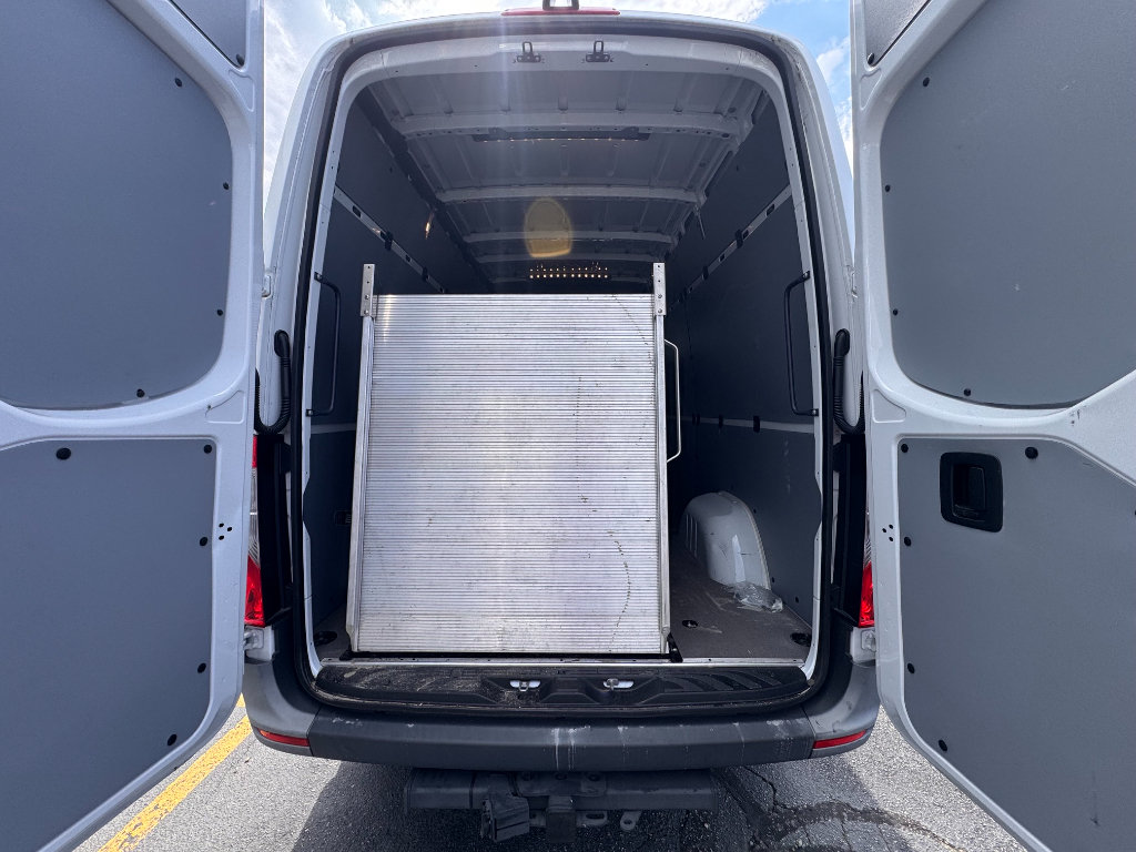 Used 2024 Mercedes-Benz Sprinter 2500 image 29