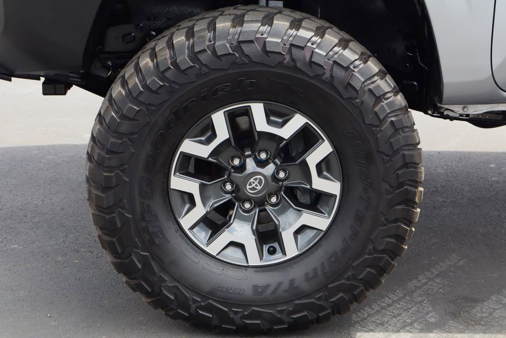 Used 2020 Toyota Tacoma SR image 28