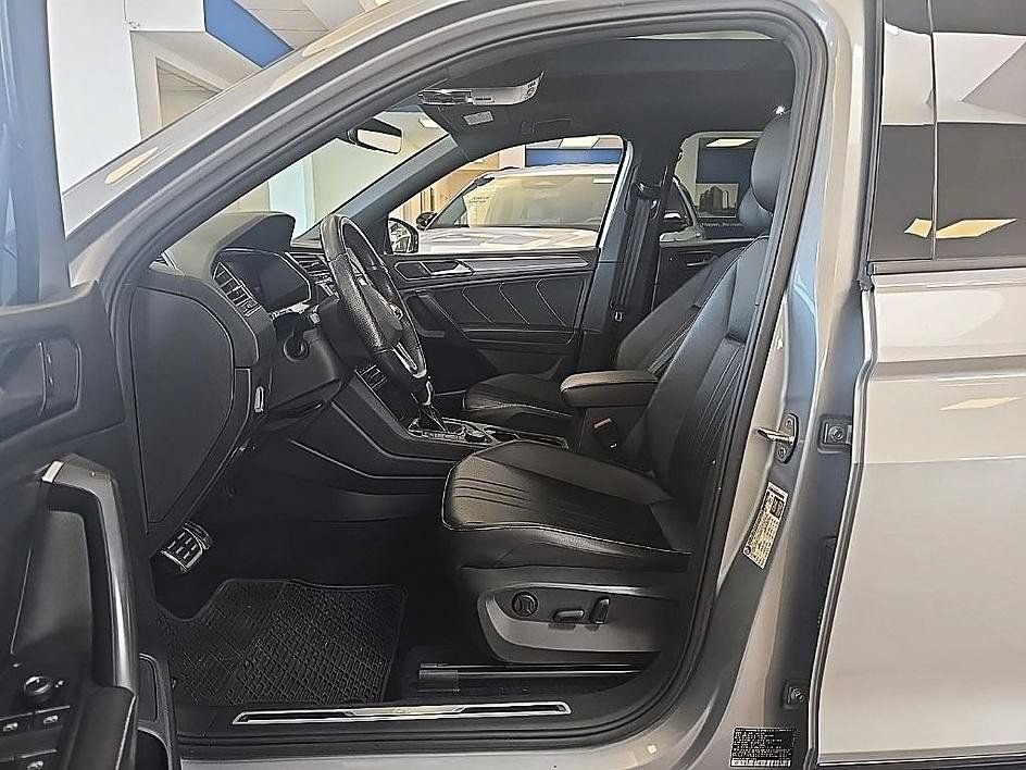 Used 2022 Volkswagen Tiguan SE R-Line AWD/4WD image 12