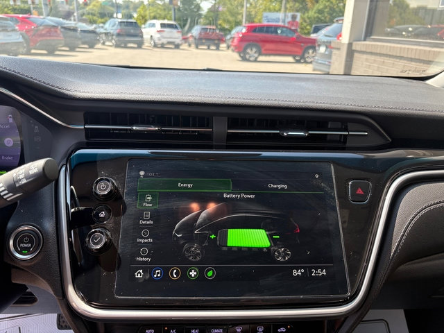 Used 2023 Chevrolet Bolt LT FWD image 29