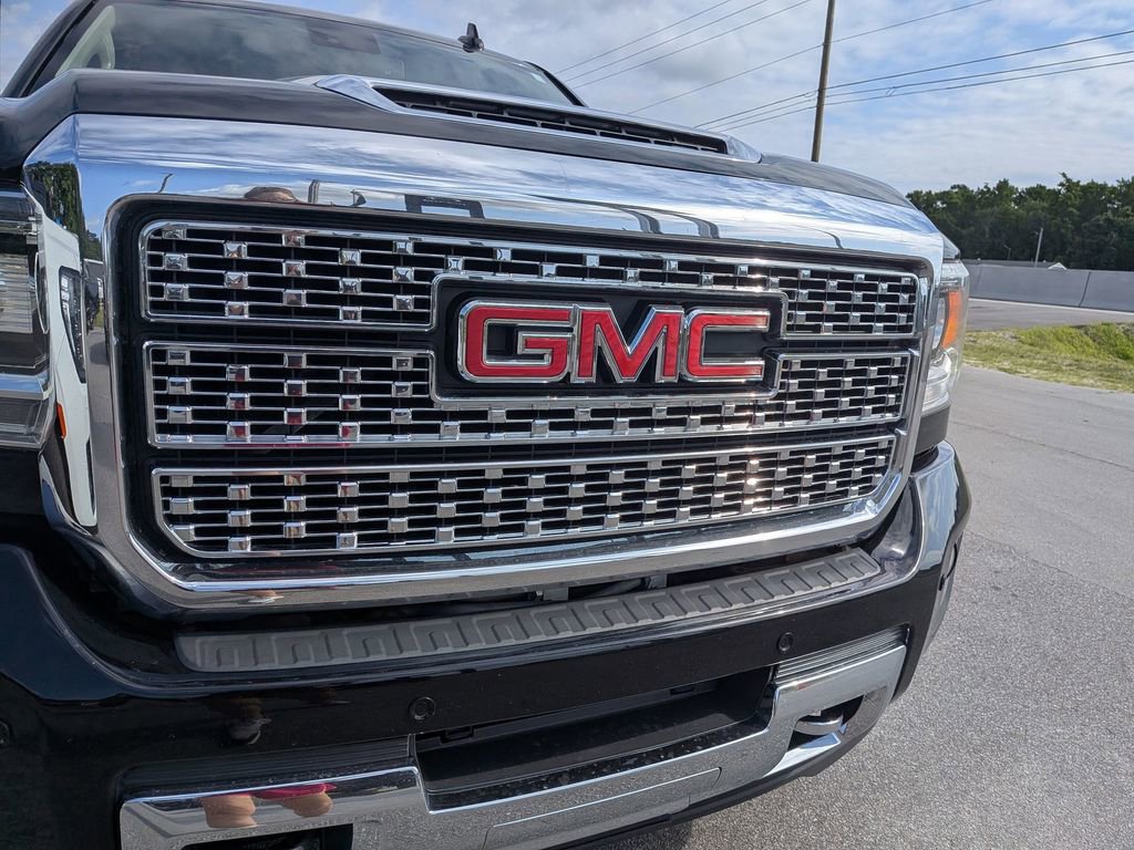 Used 2019 GMC Sierra 2500 Denali w/ Duramax Plus Package AWD/4WD image 15