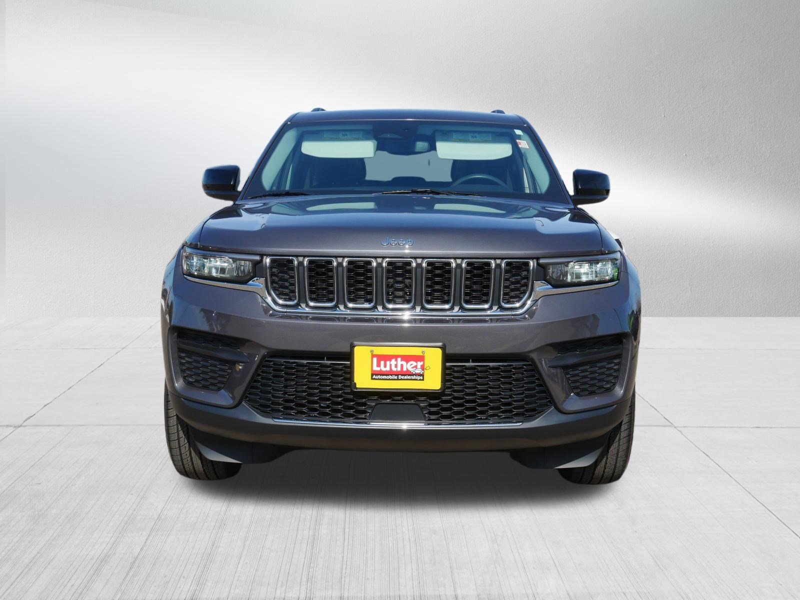 Used 2023 Jeep Grand Cherokee Laredo w/ Luxury Tech Group I image 2