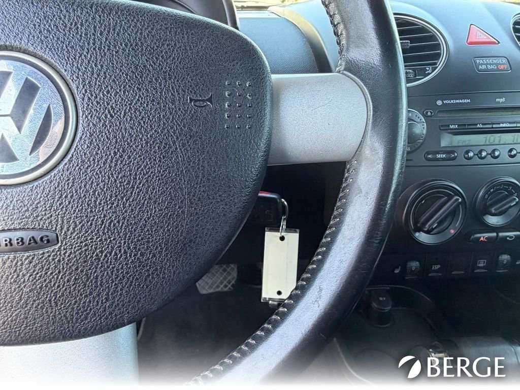Used 2010 Volkswagen Beetle Final Edition FWD image 33