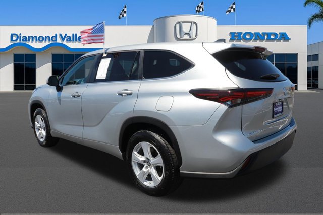 Used 2025 Toyota Highlander LE image 4