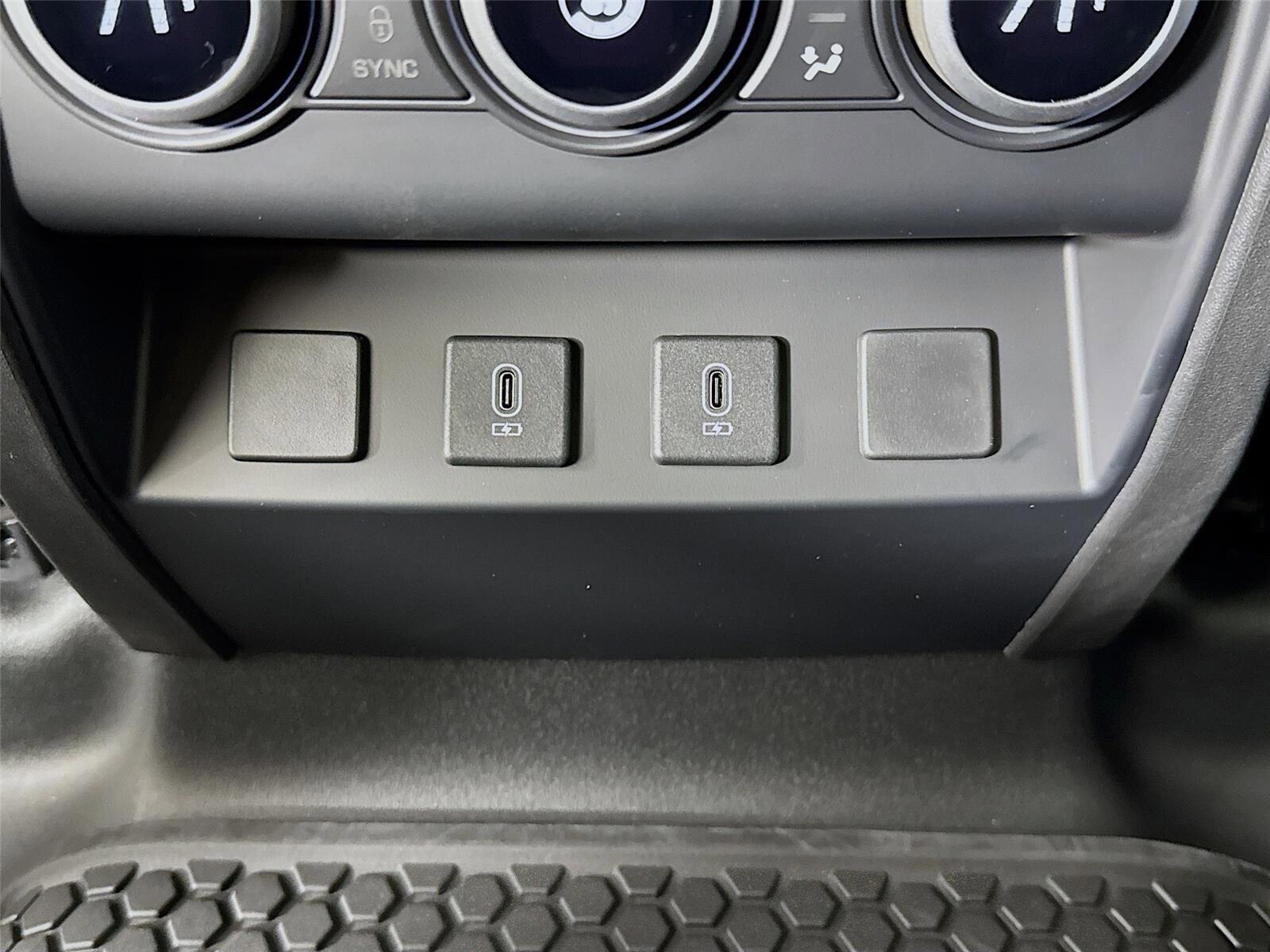 New 2026 Land Rover Defender 110 X-Dynamic SE AWD/4WD image 28