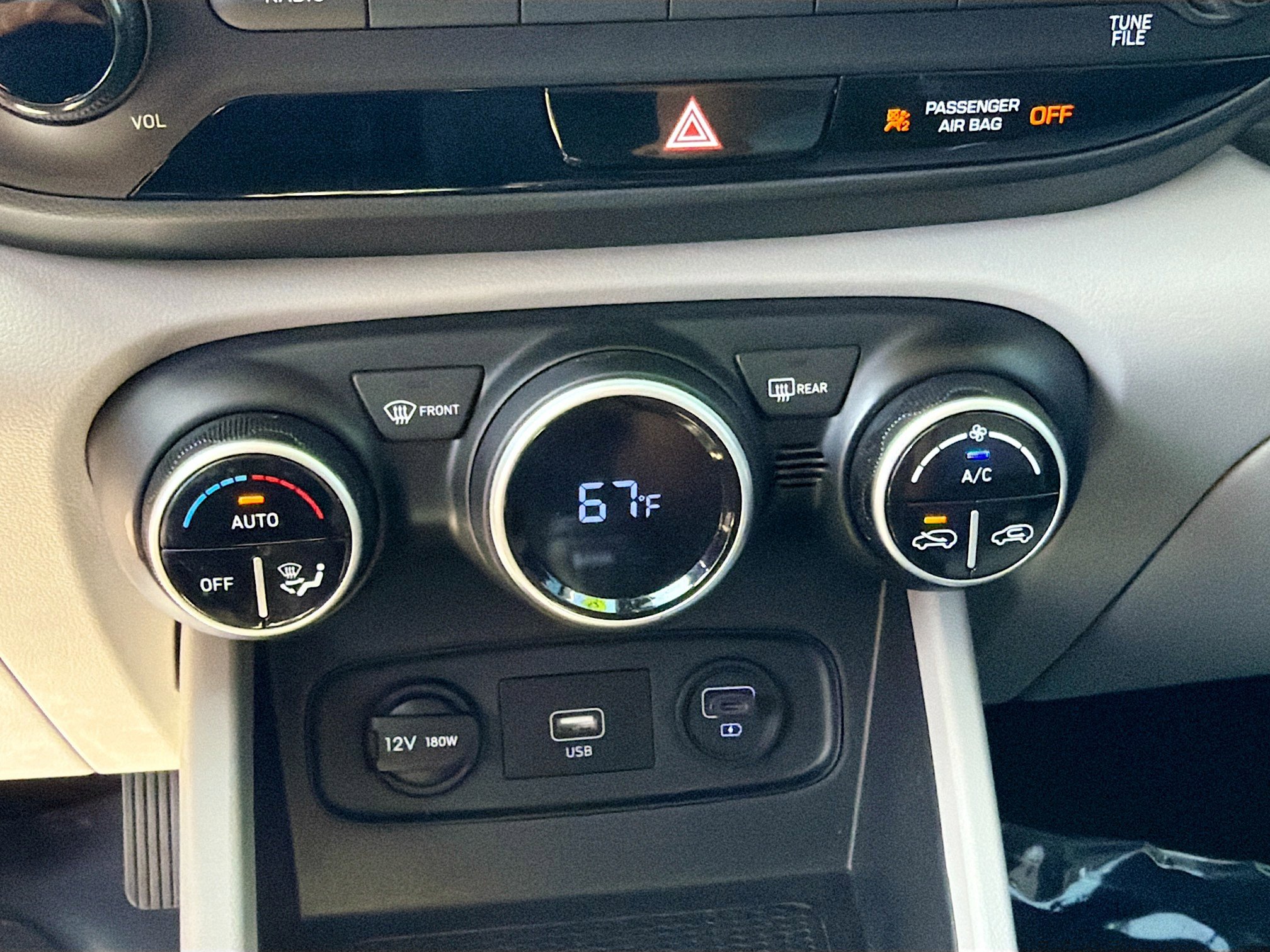 Used 2021 Hyundai Venue SEL image 26