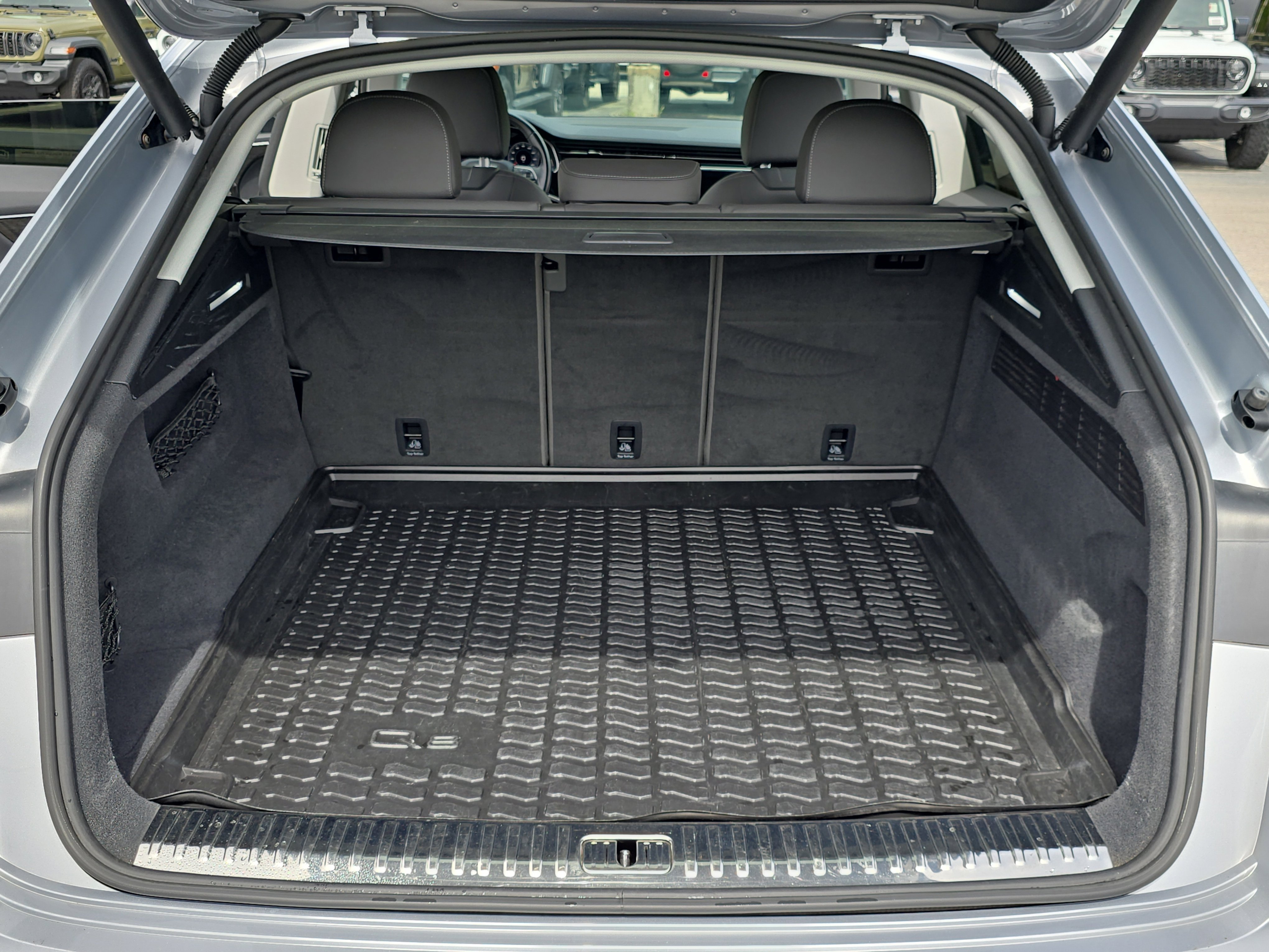 Used 2019 Audi Q8 Premium Plus image 12