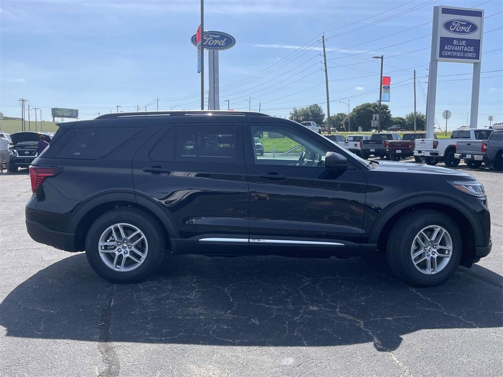 New 2025 Ford Explorer Active image 2