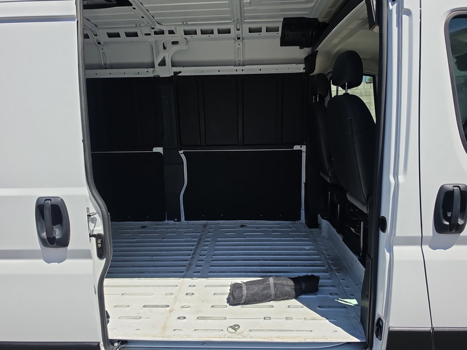 Used 2025 RAM ProMaster 2500 w/ Convenience Group FWD image 29