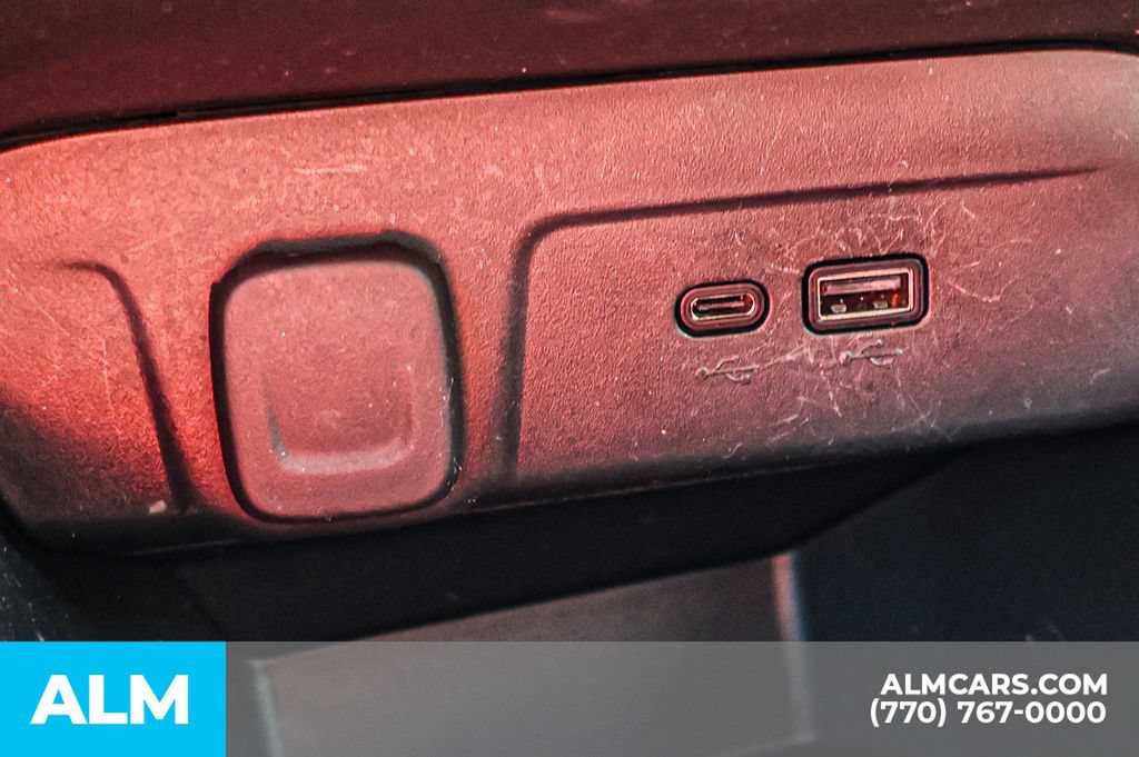 Used 2025 Chevrolet Trax LT FWD image 39