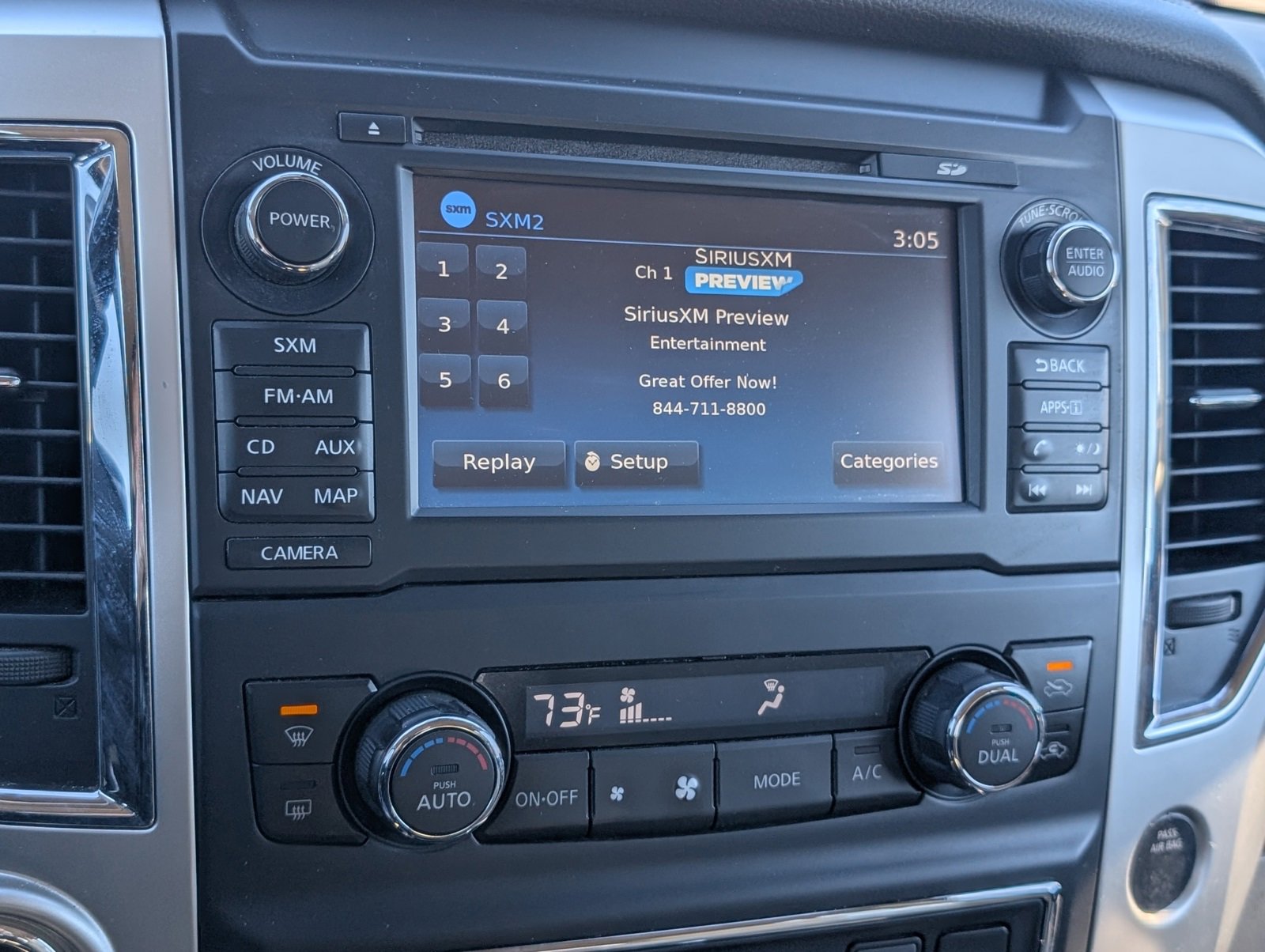 Used 2017 Nissan Titan SL image 9