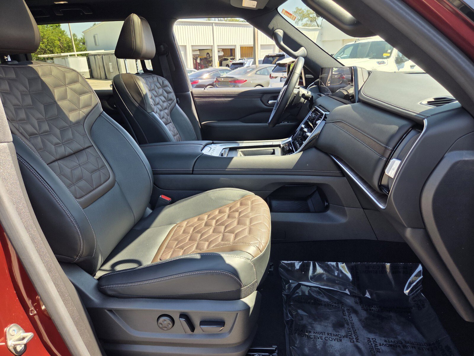 Used 2025 Nissan Armada Platinum image 18