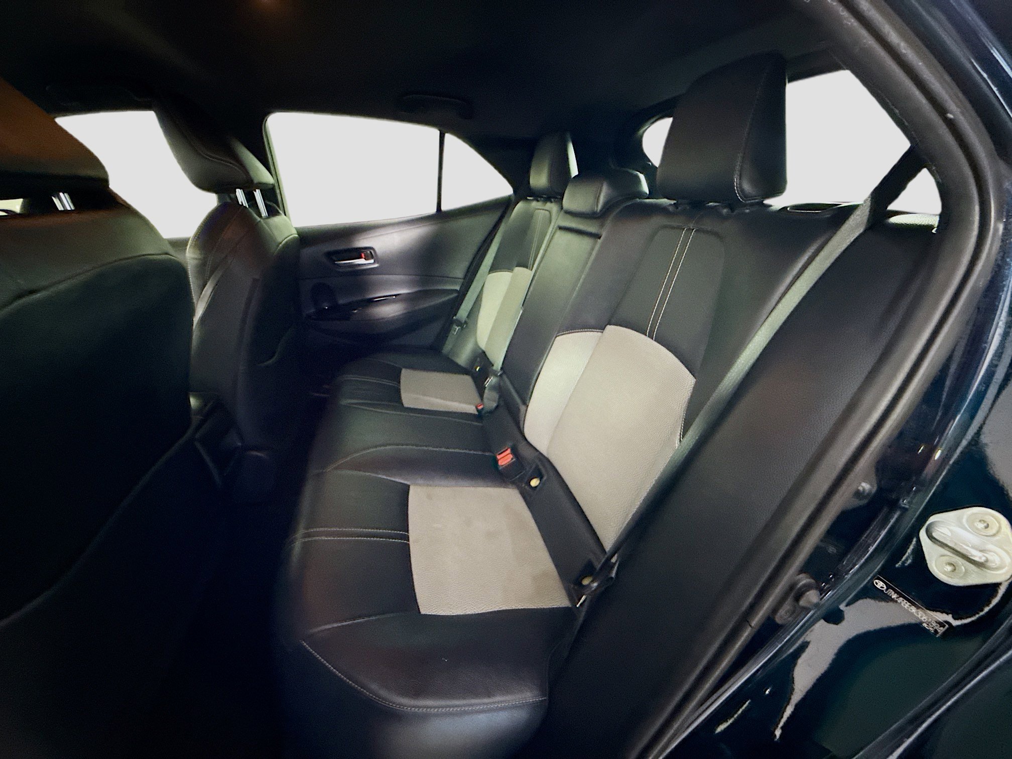 Used 2019 Toyota Corolla XSE FWD image 25