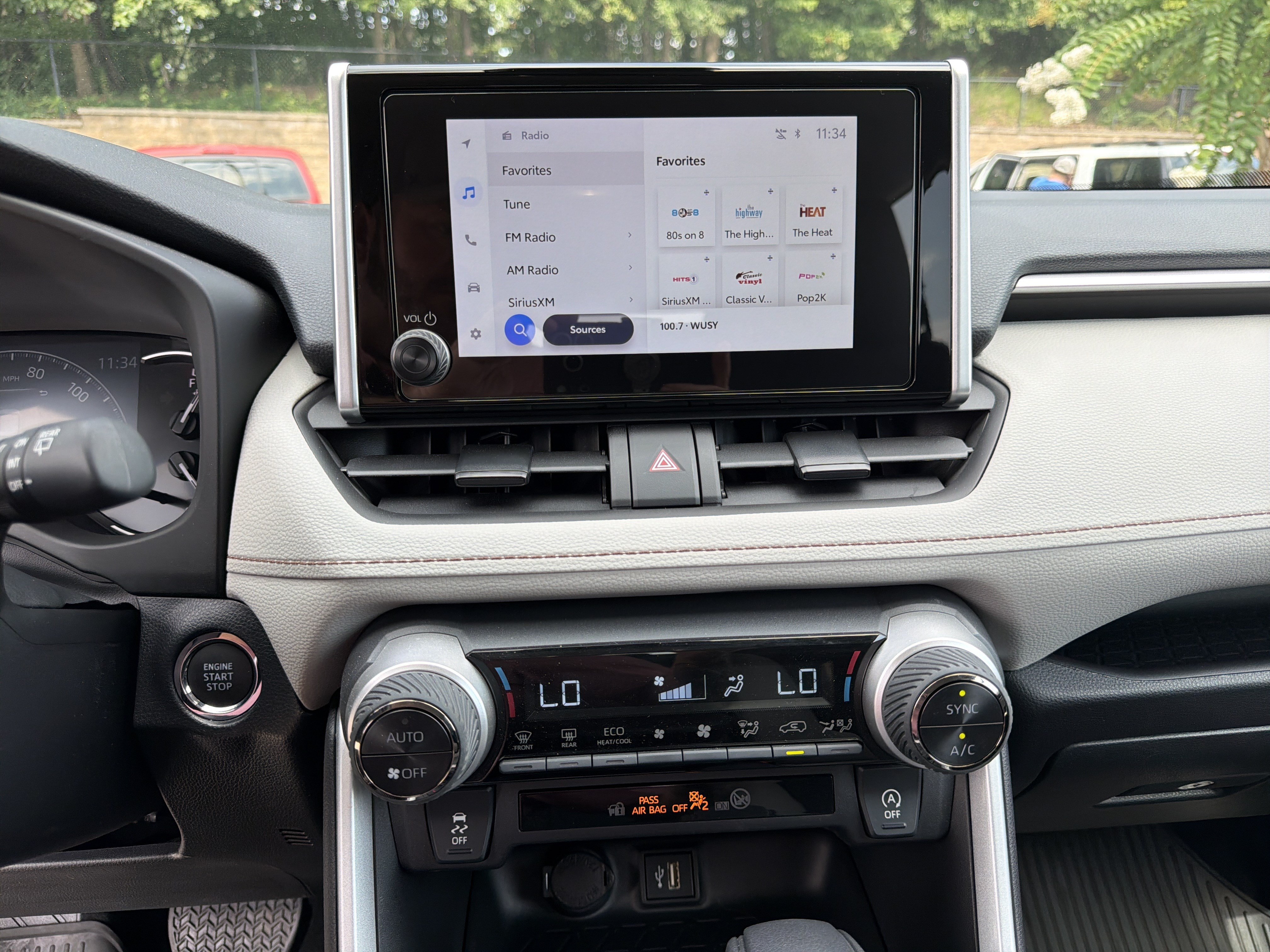 Used 2024 Toyota RAV4 XLE FWD image 26