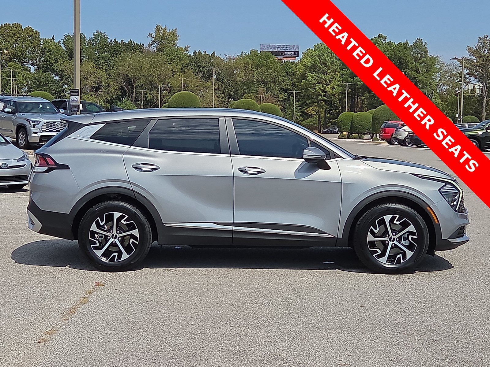 Used 2024 Kia Sportage EX FWD image 6