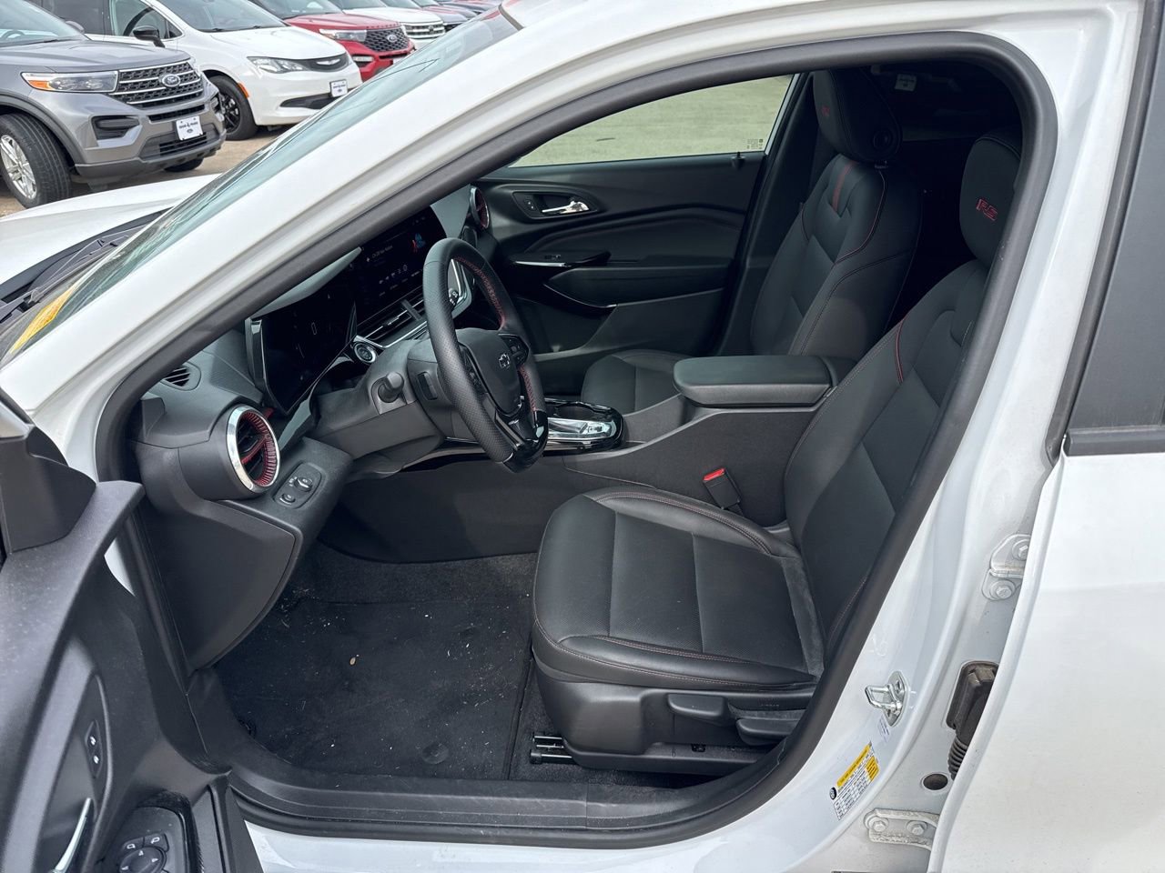 Used 2025 Chevrolet Trax RS image 19