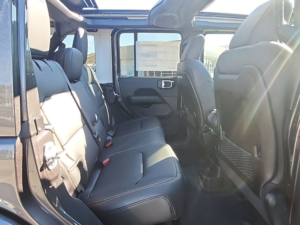 New 2026 Jeep Wrangler Unlimited Sahara AWD/4WD image 17