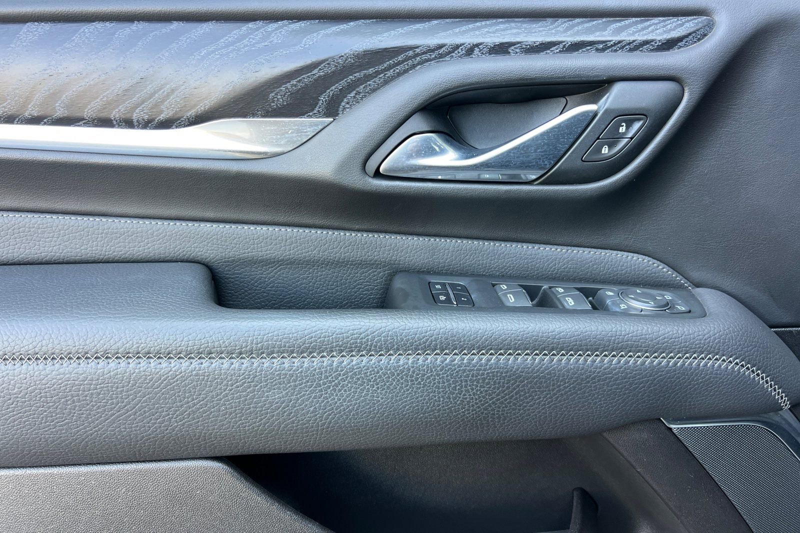 Used 2021 GMC Yukon XL Denali AWD/4WD image 11