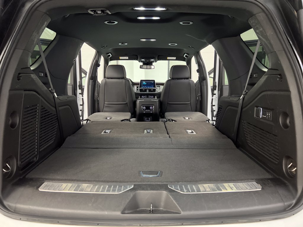 Used 2024 Chevrolet Tahoe Premier AWD/4WD image 43