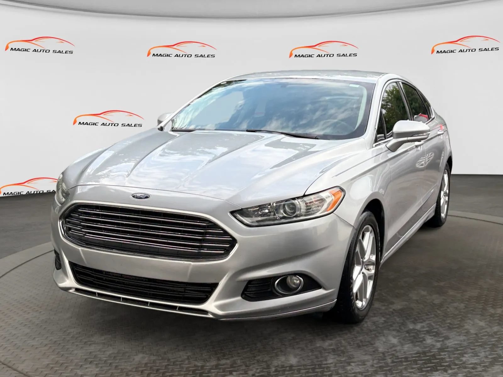 Used 2013 Ford Fusion SE FWD image 1