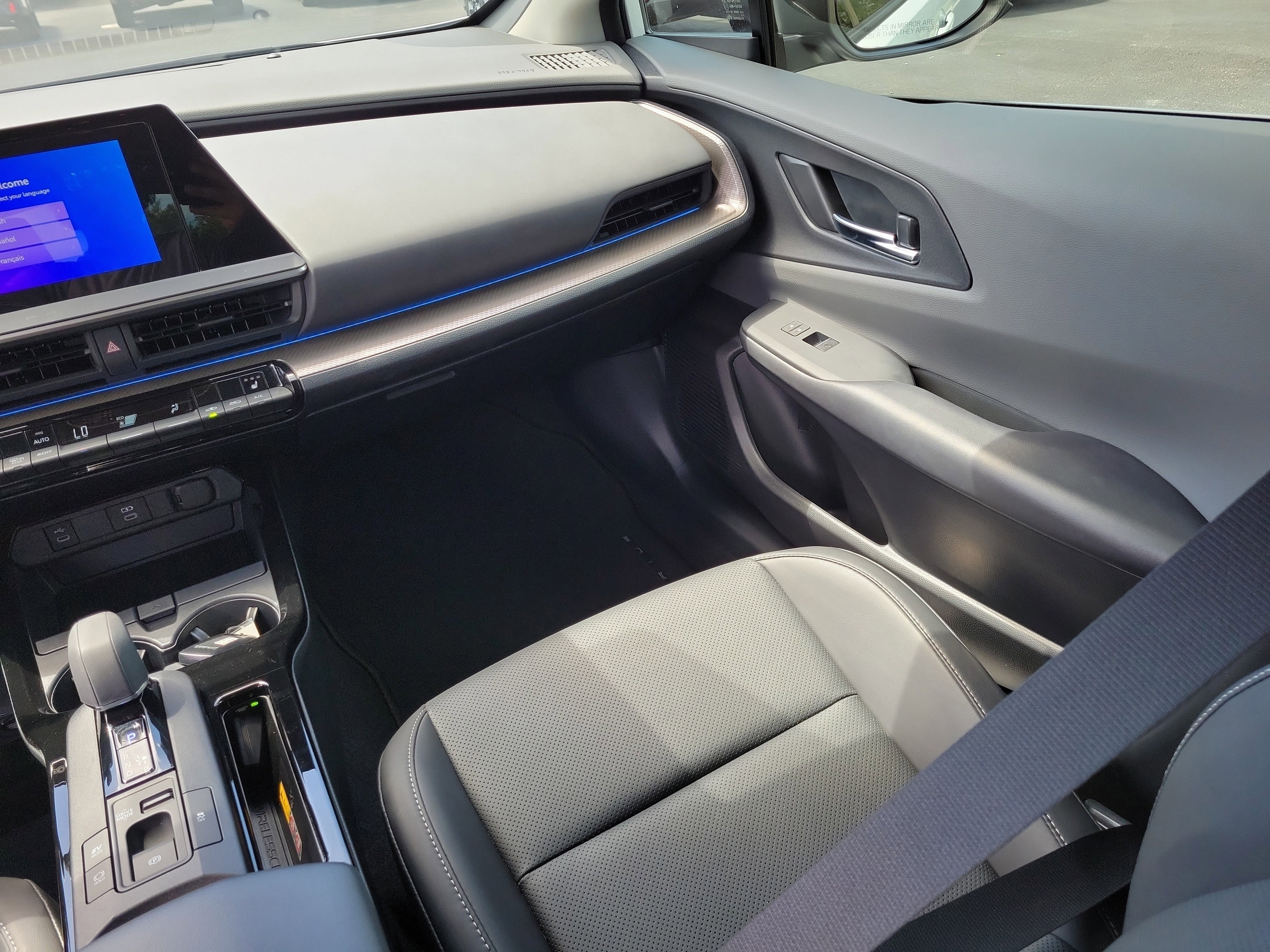 Used 2024 Toyota Prius XLE image 16