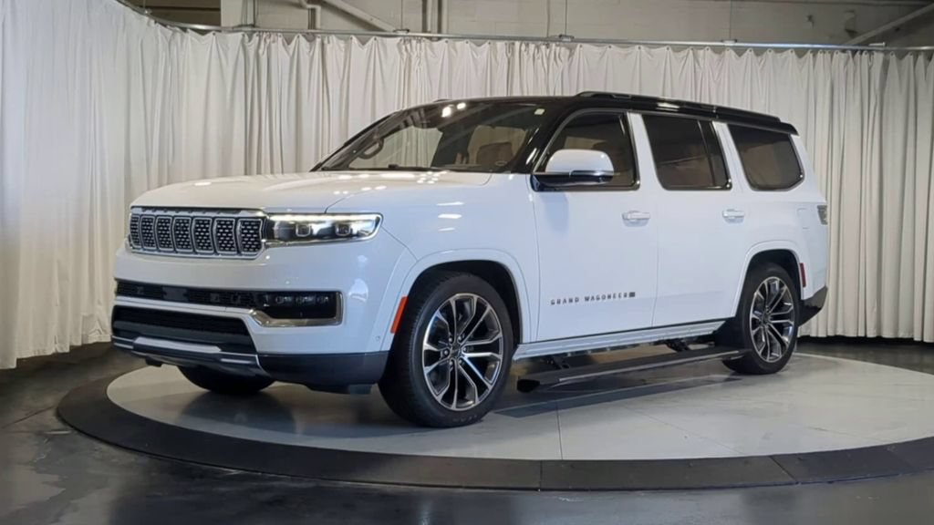 Used 2022 Jeep Grand Wagoneer Series III AWD/4WD image 5