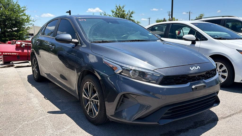 Used 2023 Kia Forte LXS FWD image 3