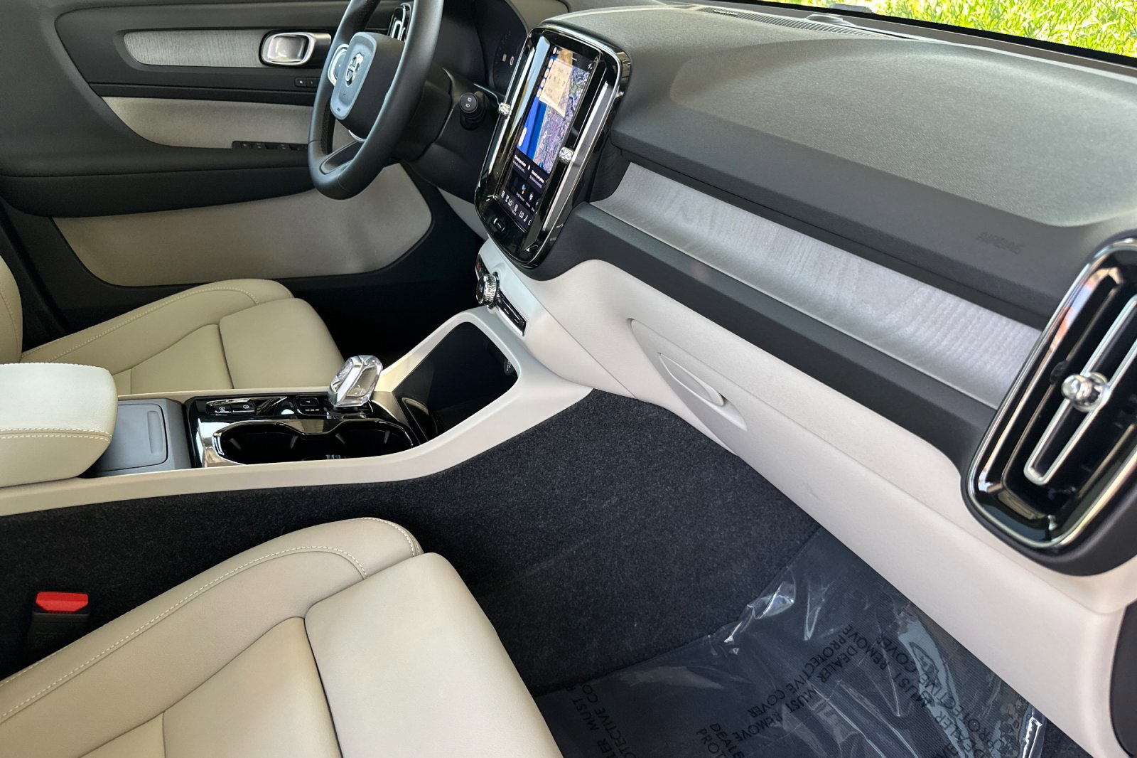 New 2026 Volvo XC40 B5 Ultra w/ Climate Package image 13