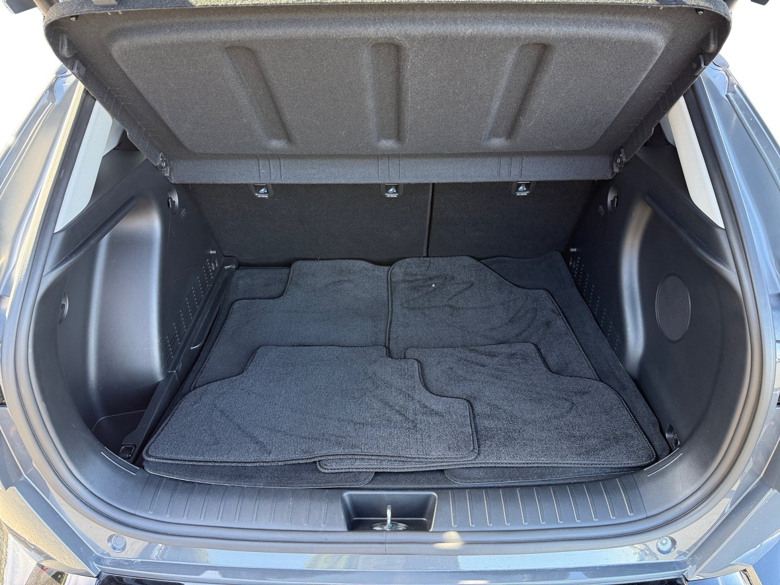 Used 2025 Hyundai Kona Limited FWD image 17