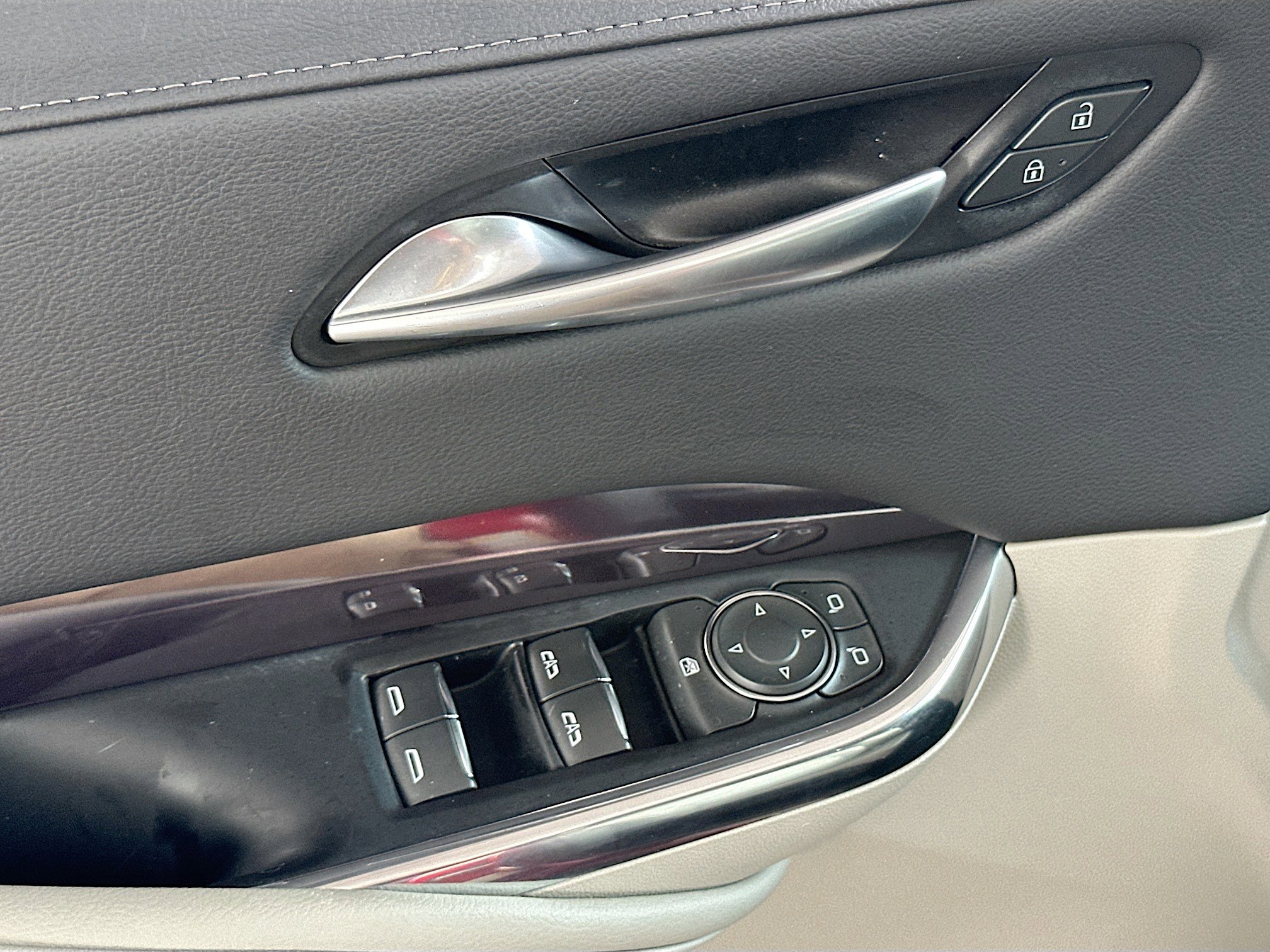 Used 2023 Cadillac XT4 Luxury w/ Driver Awareness Package image 17