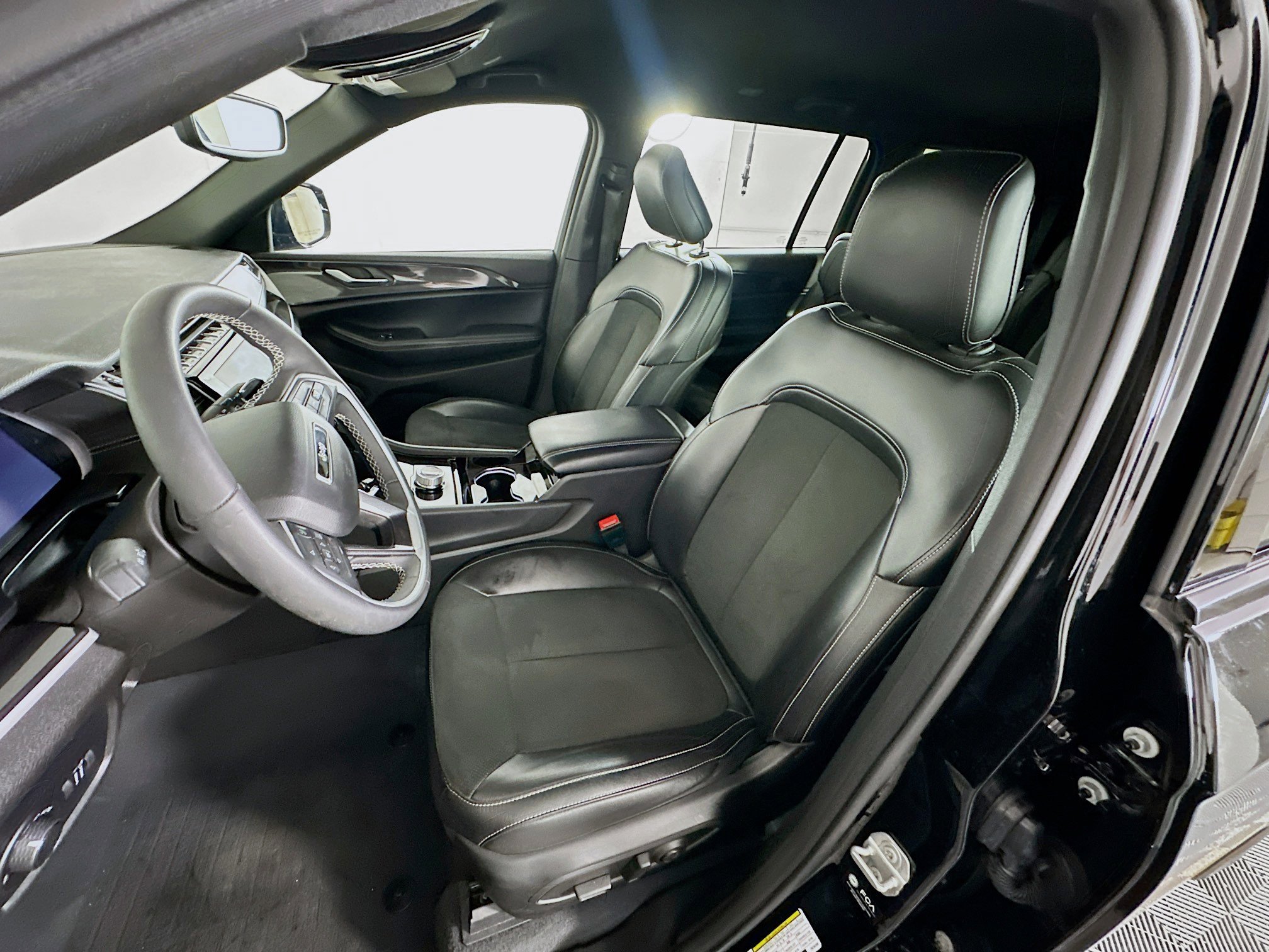 Used 2023 Jeep Grand Cherokee L Laredo RWD image 13
