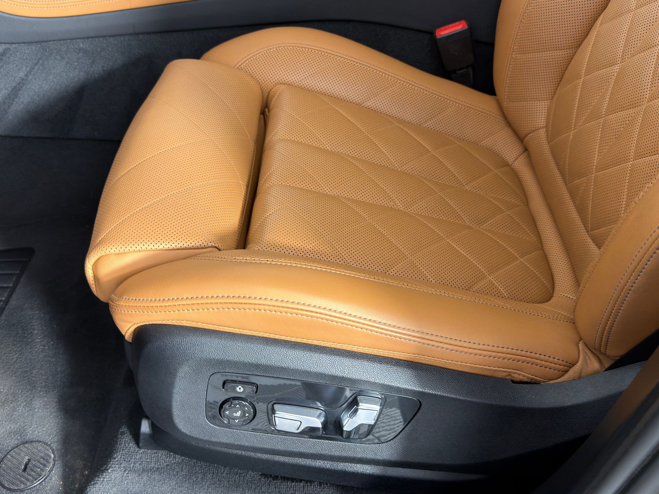 Used 2023 BMW X7 xDrive40i w/ Premium Package image 11