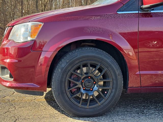 Used 2019 Dodge Grand Caravan SXT w/ Rear Park Assist Package image 2