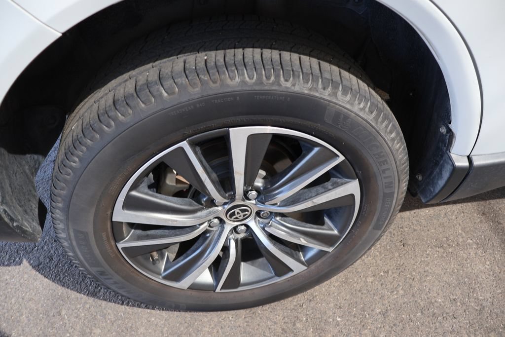 Used 2023 Toyota Venza LE AWD/4WD image 59