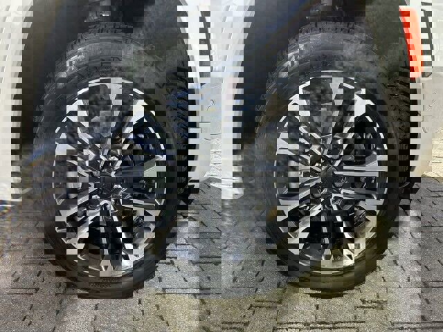 Used 2025 Jeep Grand Cherokee L Overland w/ Advanced Protech Group III image 41