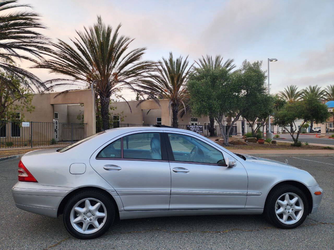Used 2001 Mercedes-Benz C 320 Sedan image 6