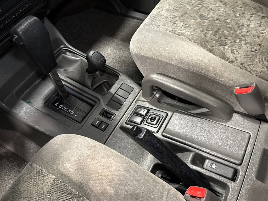 Used 2000 Isuzu Trooper S image 16