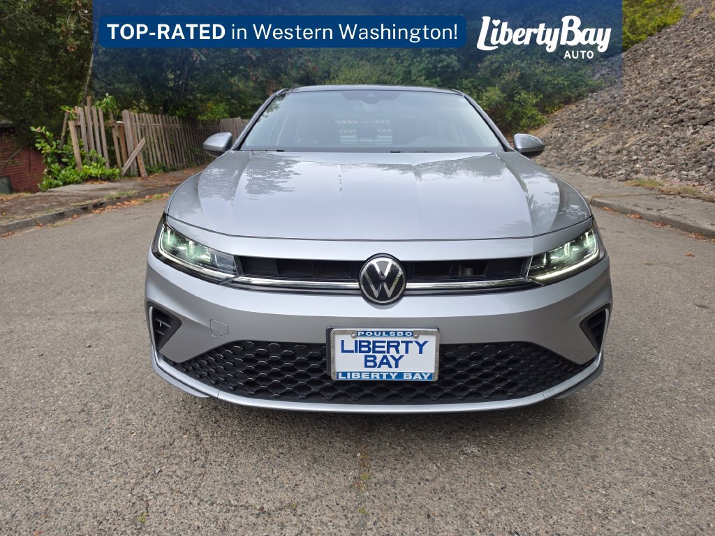 Used 2025 Volkswagen Jetta SE FWD image 2
