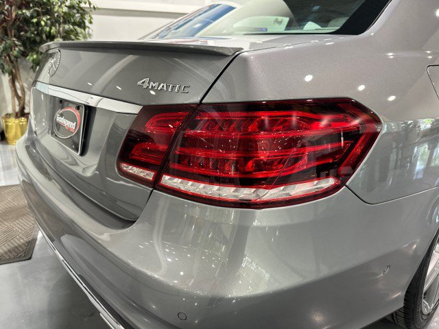 Used 2014 Mercedes-Benz E 550 4MATIC Sedan w/ Premium 1 Package image 34