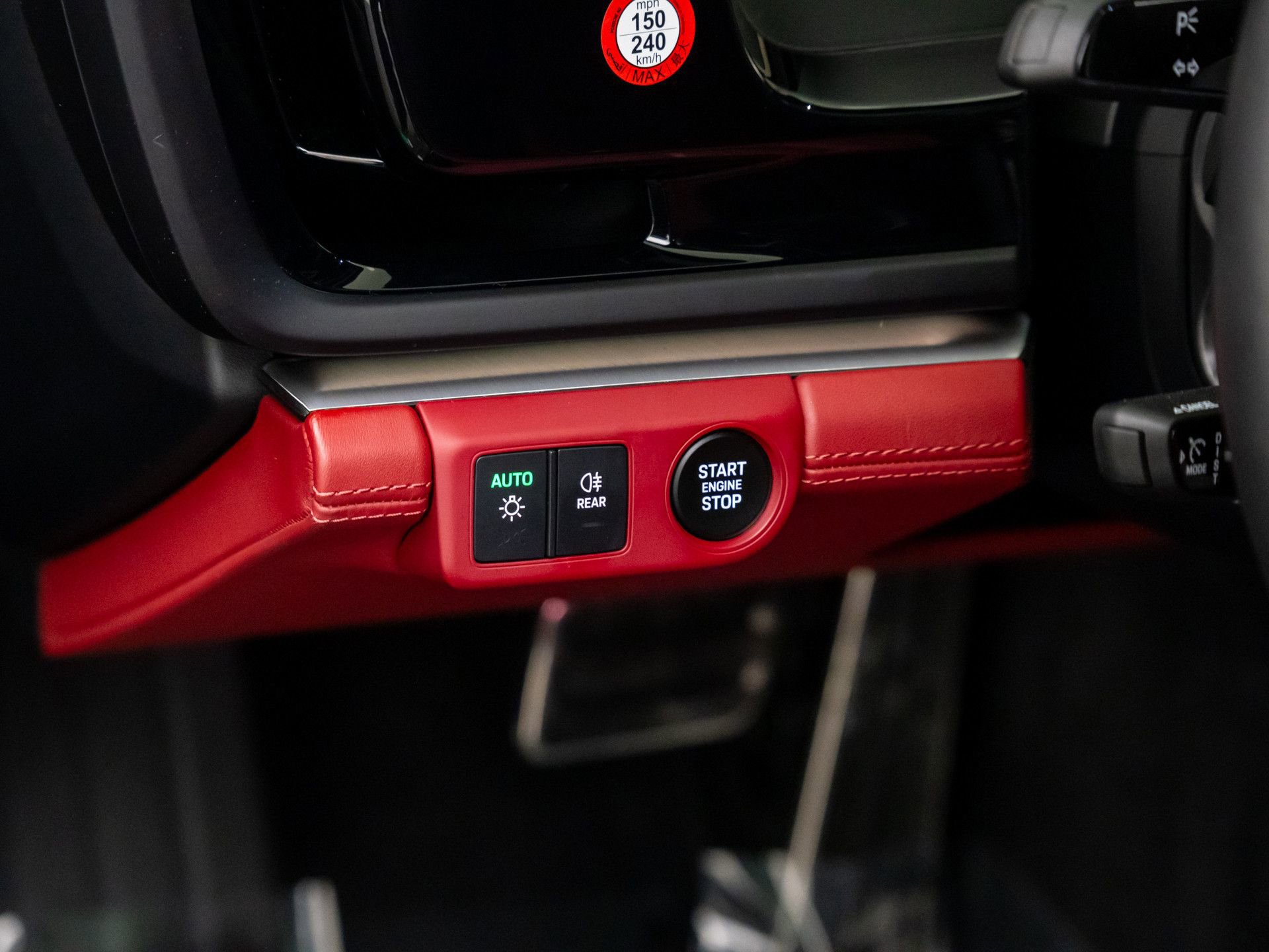 Used 2024 Porsche Panamera image 21