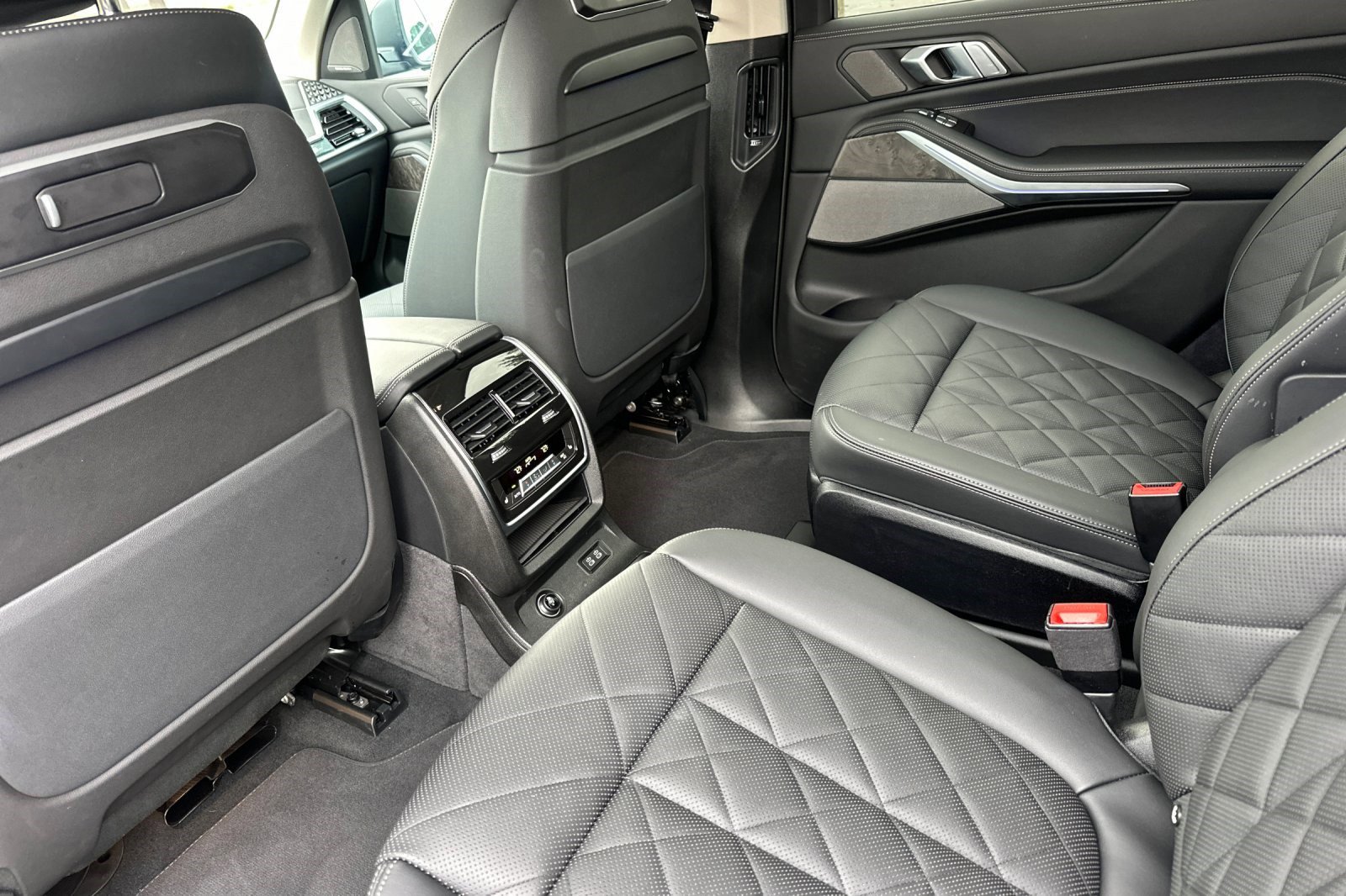 Used 2025 BMW X7 xDrive40i w/ Premium Package image 15