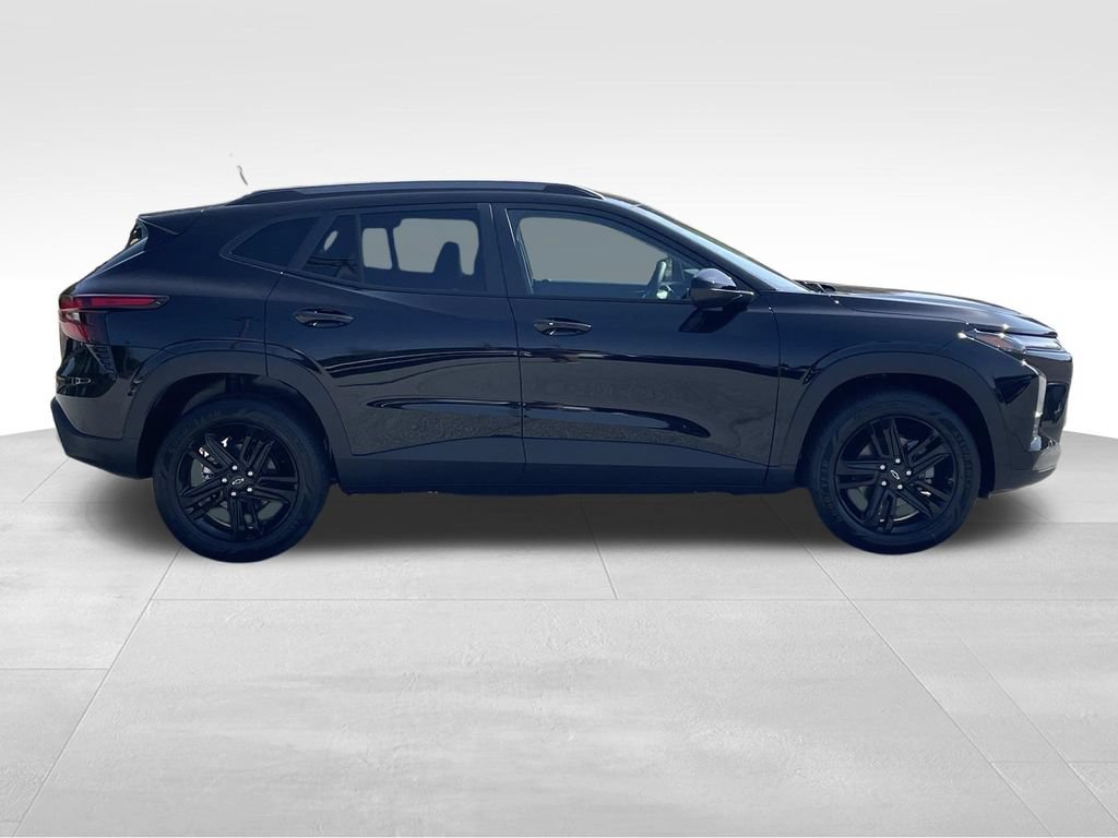 New 2026 Chevrolet Trax ACTIV w/ Sunroof Package FWD video 2