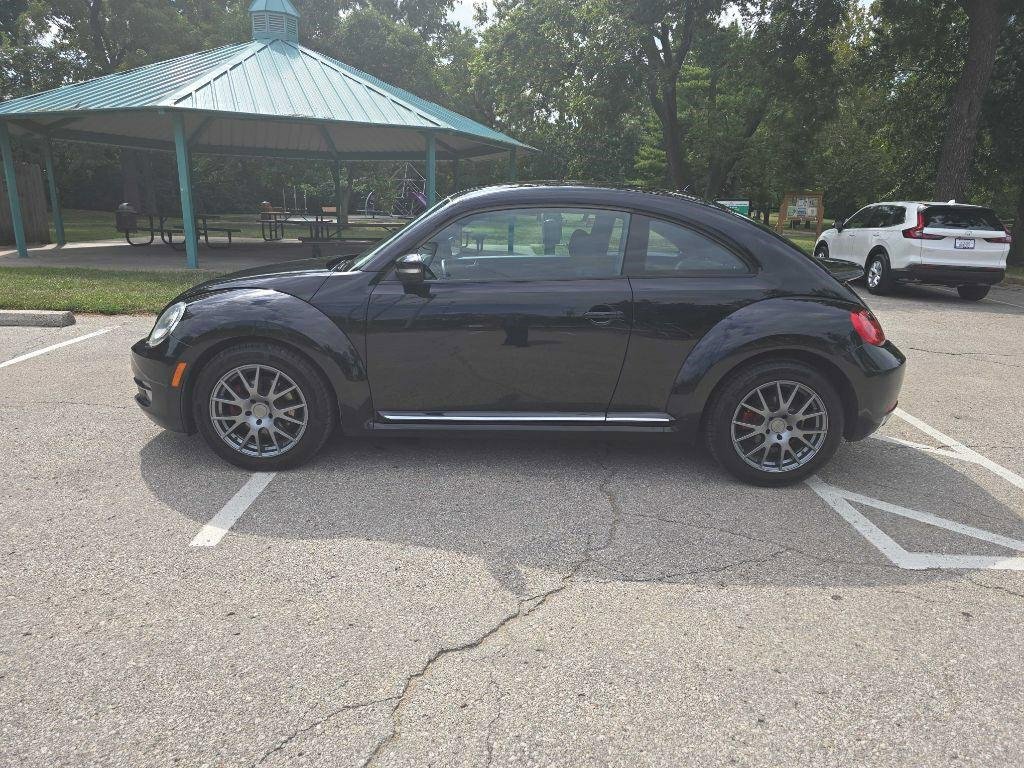 Used 2012 Volkswagen Beetle 2.0T image 8