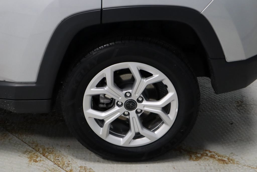 Used 2025 Jeep Compass Latitude image 17