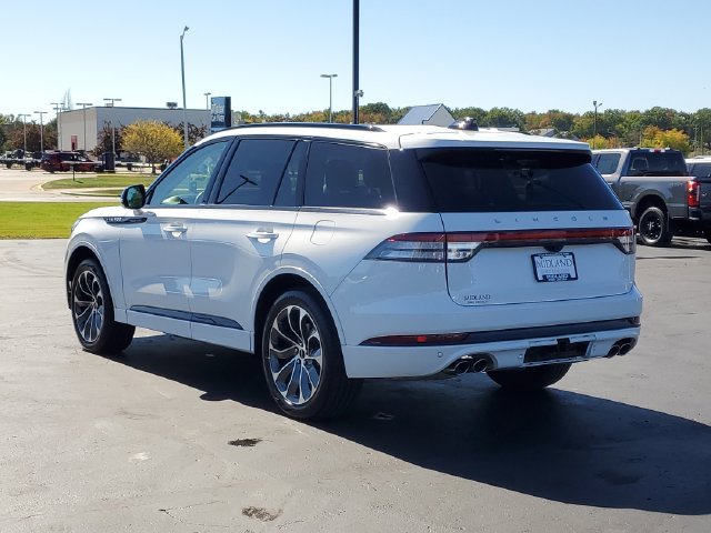 Certified 2025 Lincoln Aviator AWD w/ Jet Appearance Package image 4