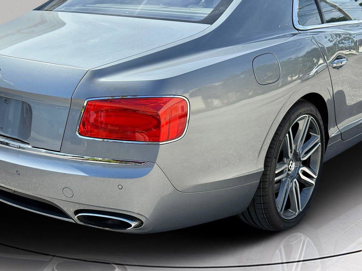 Used 2016 Bentley Flying Spur W12 image 14