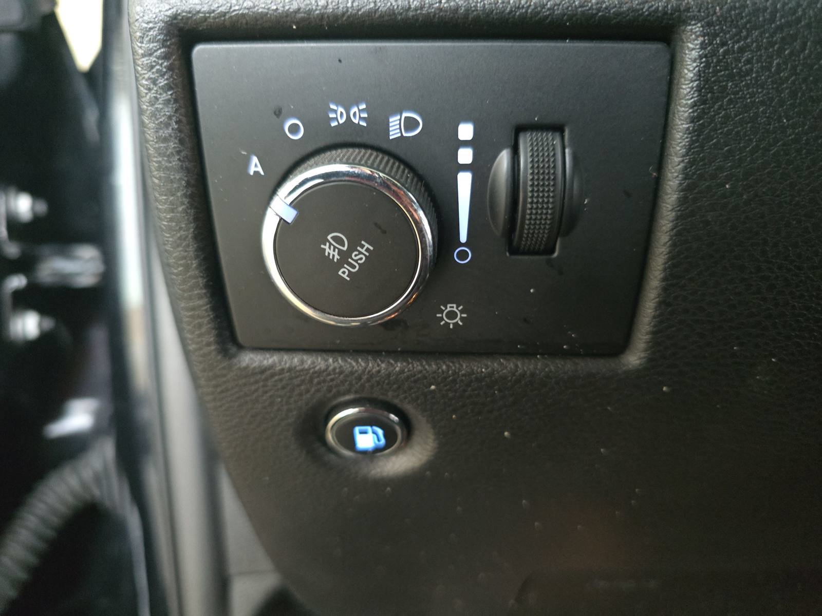 Used 2021 Jeep Grand Cherokee Limited w/ Premium Lighting Group AWD/4WD image 25