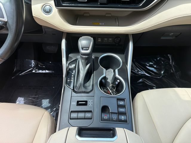 Used 2023 Toyota Highlander XLE AWD/4WD image 22